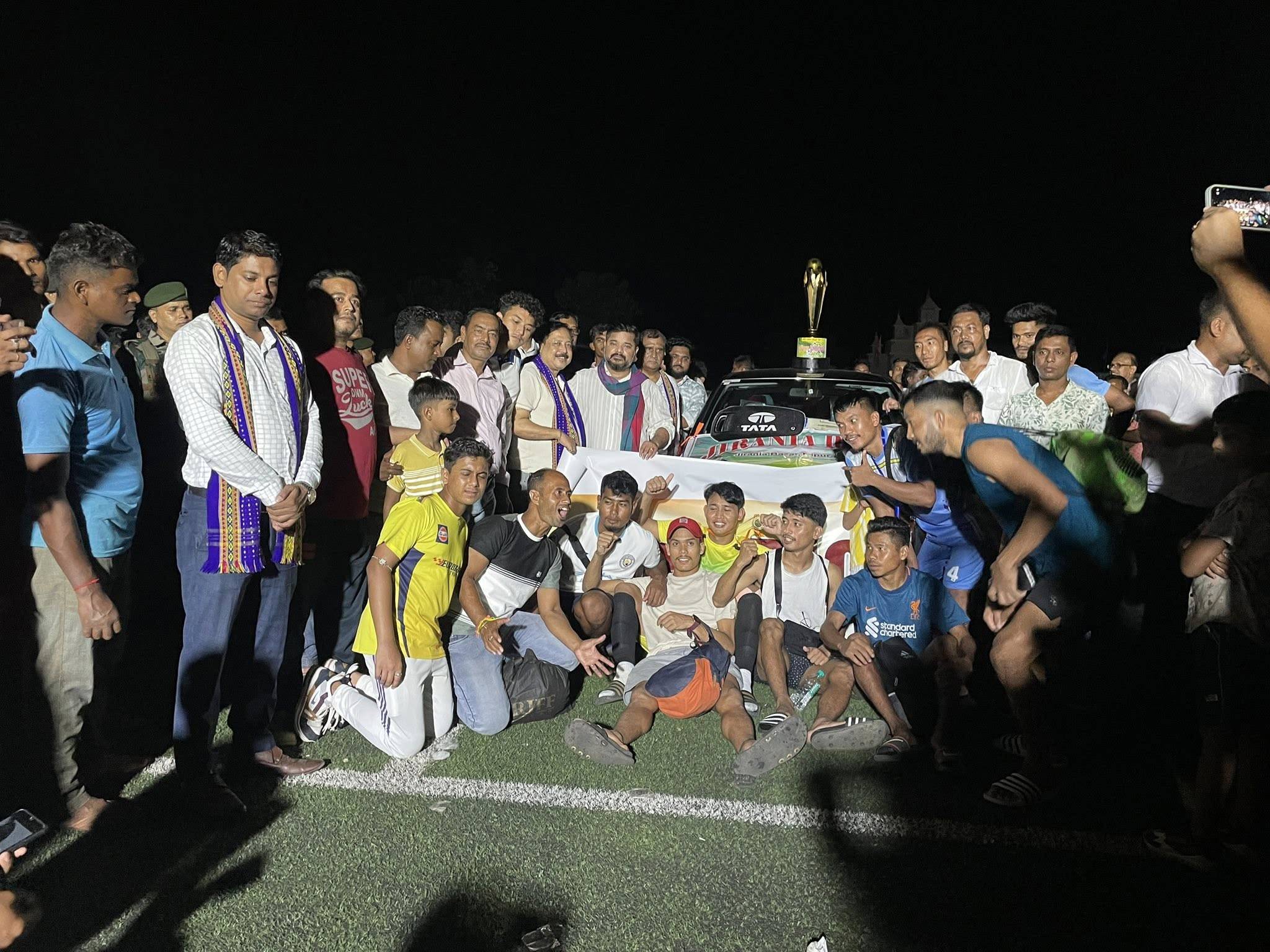 মজলিশপুর যুব মোর্চার উদ্যোগে আয়োজিত সাহিত্যিক শ্যামল চৌধুরী স্মৃতি ফুটবল টুর্নামেন্টের ফাইনাল ম্যাচ আজ জিরানিয়া এসএন কলোনি মাঠে অনুষ্ঠিত হয়।