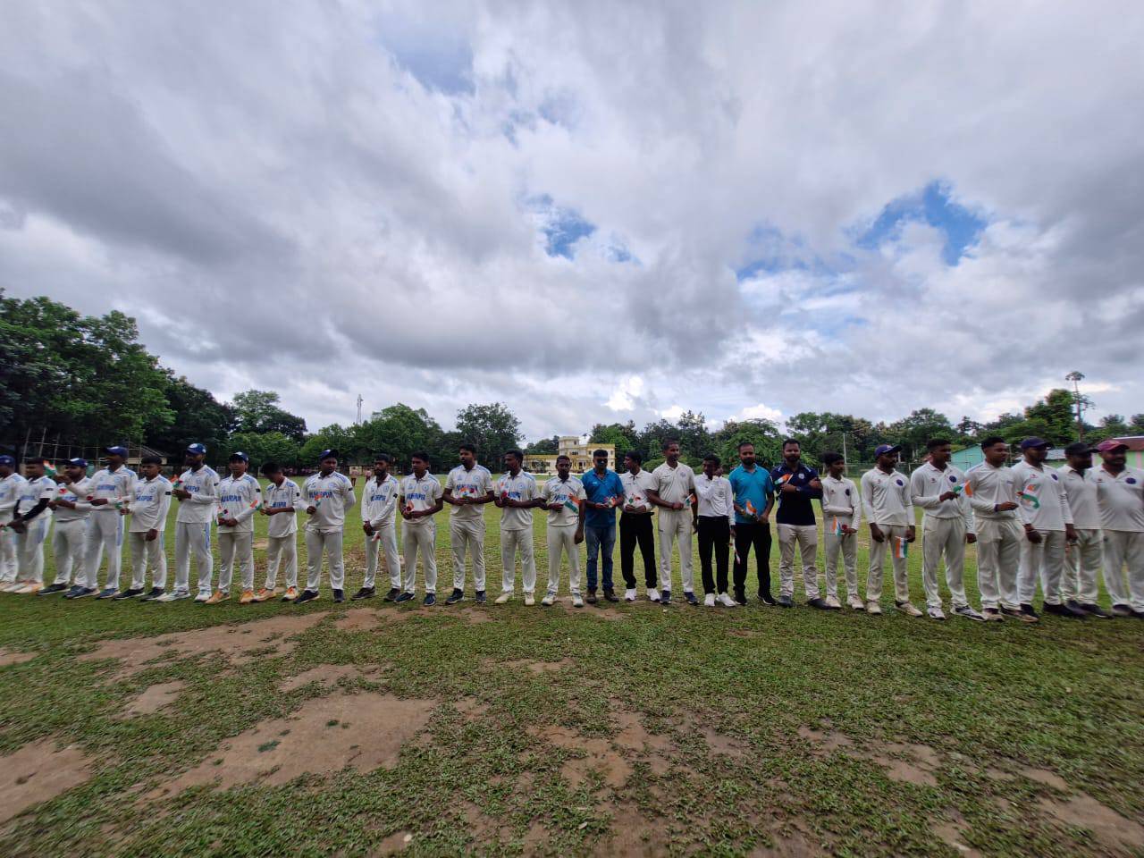 ত্রিপুরা ক্রিকেট এসোসিয়েশন পরিচালিত শান্তির বাজার মহকুমা ক্রিকেট এসোসিয়েশন-এর সিনিয়র ক্রিকেট লীগ ফাইনাল ম্যাচের উদ্বোধন বুধবার বাইখোড়া বিদ্যাজ্যোতি ইংরেজি মাধ্যম বিদ্যালয় মাঠে অনুষ্ঠিত হয়।
