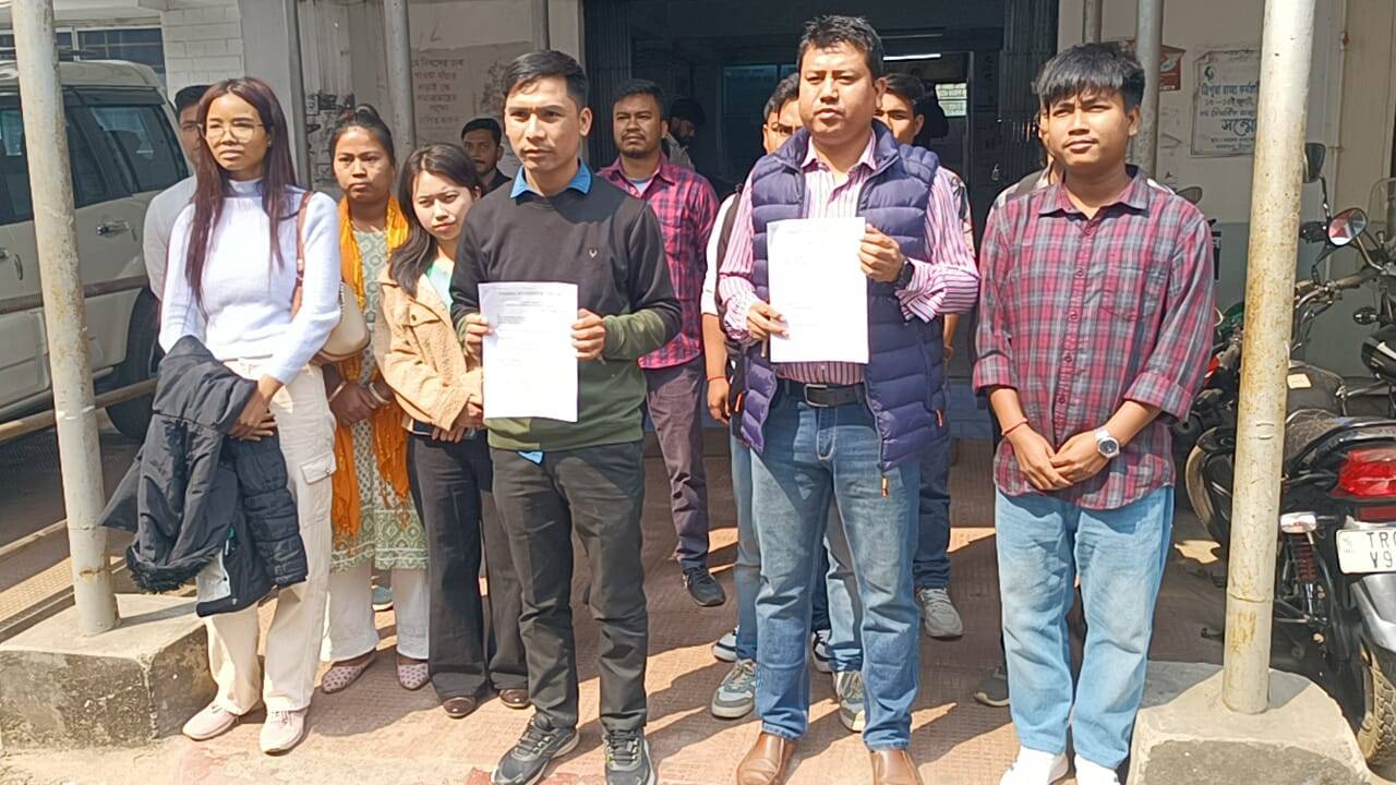 মঙ্গলবার তিন দফা দাবিতে ট্রাইবেল স্টুডেন্টস ইউনিয়ন জনজাতি কল্যাণ দপ্তরে ডেপুটেশন প্রদান করে।