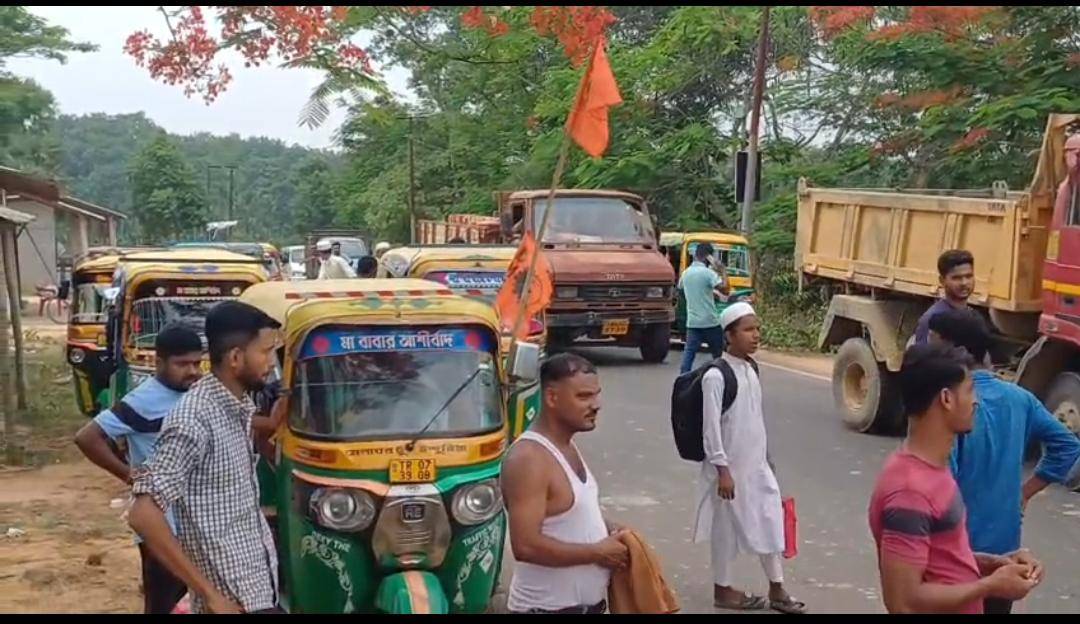 মেলাঘর বিএমএস-এর কিছু ‘দিশাহীন’ সিদ্ধান্তের প্রতিবাদে শনিবার সকাল থেকেই উত্তপ্ত হয়ে ওঠে মেলাঘর থেকে উরমাই এলাকা।