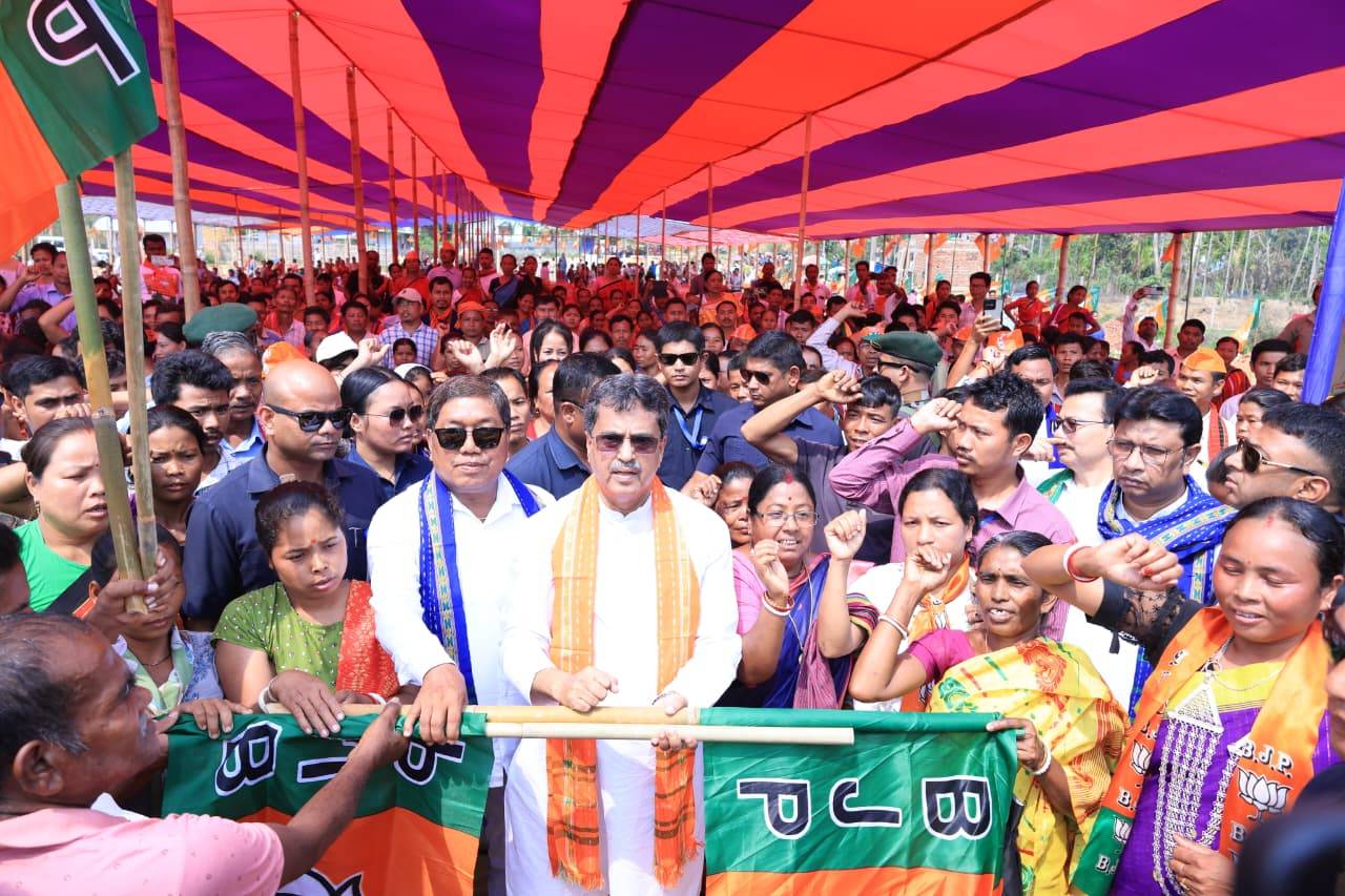 প্রধানমন্ত্রী নরেন্দ্র মোদীর নেতৃত্বে এগিয়ে চলেছে দেশ এবং রাজ্য।