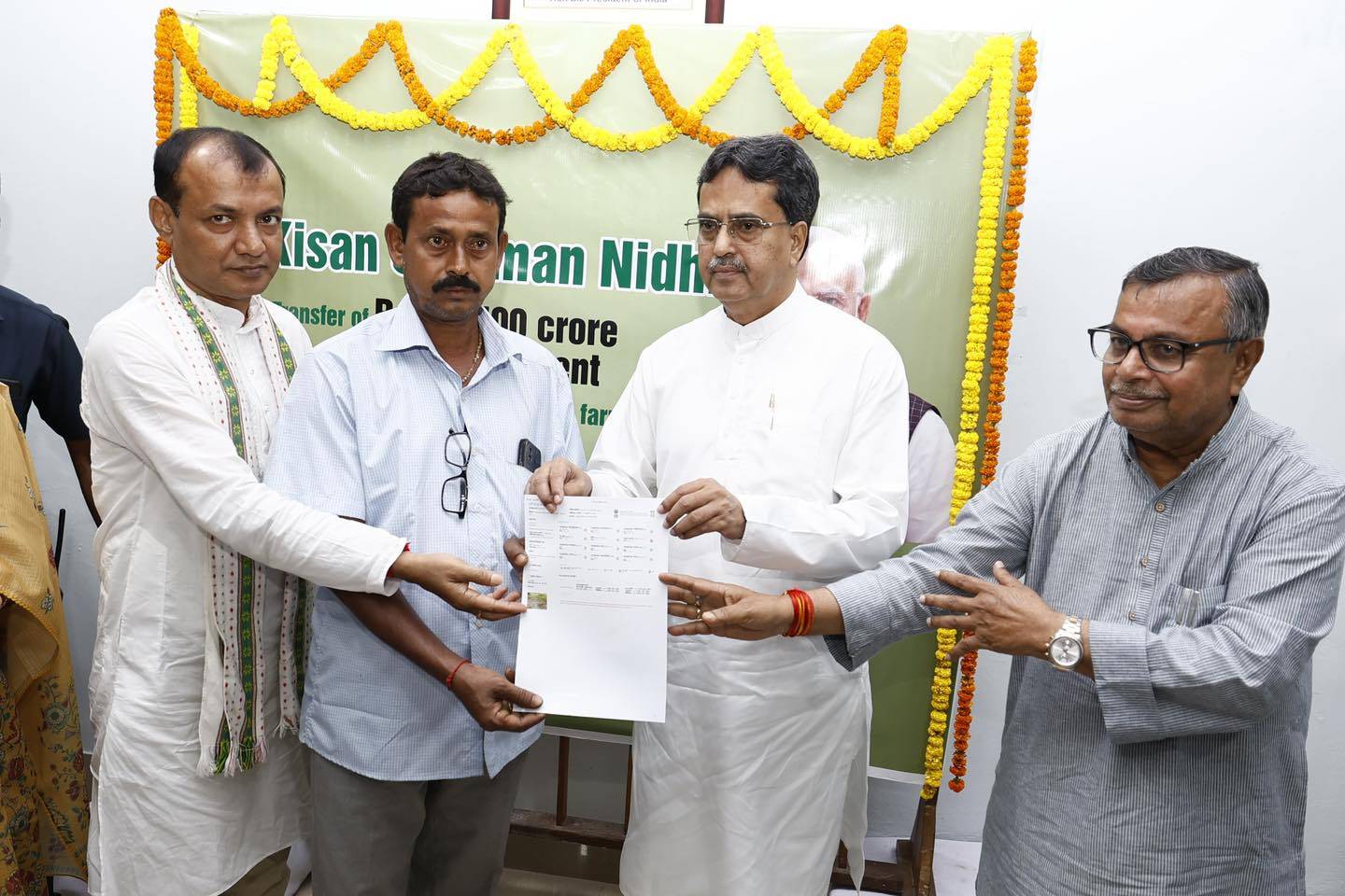 প্রধানমন্ত্রী কিষান সম্মান নিধি প্রকল্পে রাজ্যের রেজিস্টিকৃত কৃষকের সংখ্যা ২ লাখ ৯০ হাজার ৩৭ জন। 