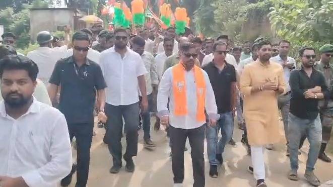 ভিলেজ কমিটি নির্বাচনকে সামনে রেখে মঙ্গলবার জিরানিয়া ব্লকের অন্তর্গত তিনটি ভিলেজ কমিটির মনোনয়নপত্র জমা দিল বিজেপি।