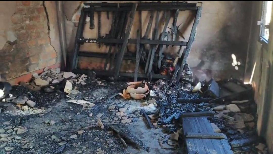 মঙ্গলবার কমলপুর মহকুমার প্রত্যন্ত কচুছড়া থানার অন্তর্গত চানকাপ গ্রামে কৃষ্ণ চন্দ্র দাসের বাড়ীতে আগুন লেগে ৩টি ঘর সম্পূর্ন ভুস্মিভূত হয়ে যায়।