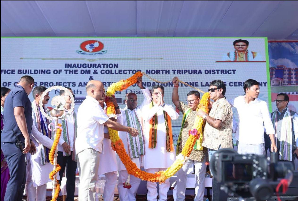 ভোটে হারলেই EVM  এর দোষ দেন বিরোধীরা ।  যে বিষয়ে দিল্লিতে CPIM নেতৃত্বরা গেছেন তার কোনও ভিত্তি নেই । 
