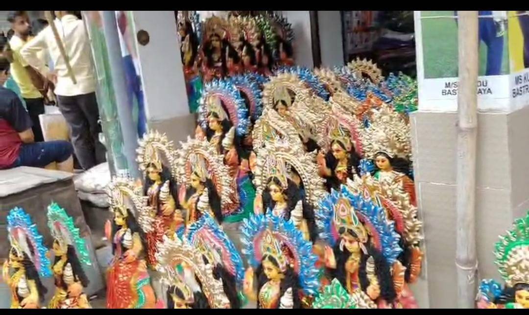 রাত পোহালেই ঘরে ঘরে কোজাগরী লক্ষ্মী মায়ের পূজা।