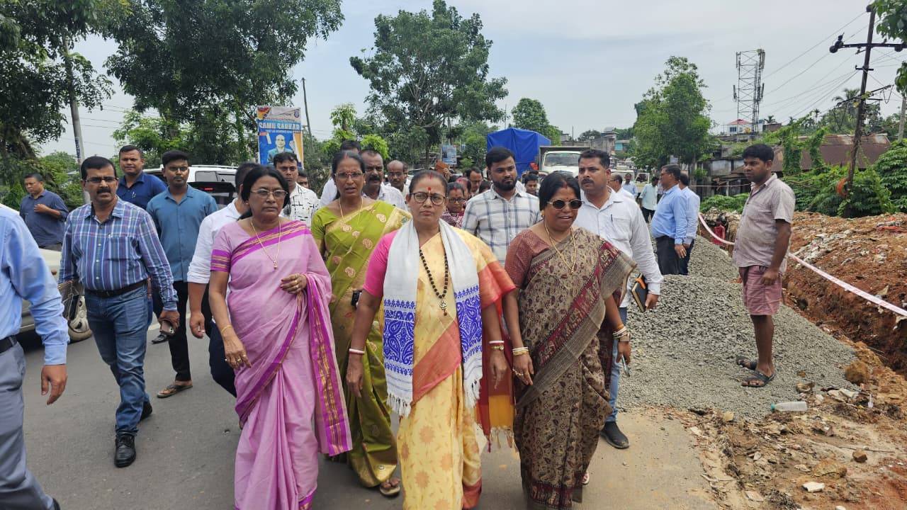 বিভিন্ন এলাকায় অসমাপ্ত সরকারি কাজ সহ বিভিন্ন এলাকায় ঘুরে দেখেন বিধায়কদের একটি প্রতিনিধি দল।