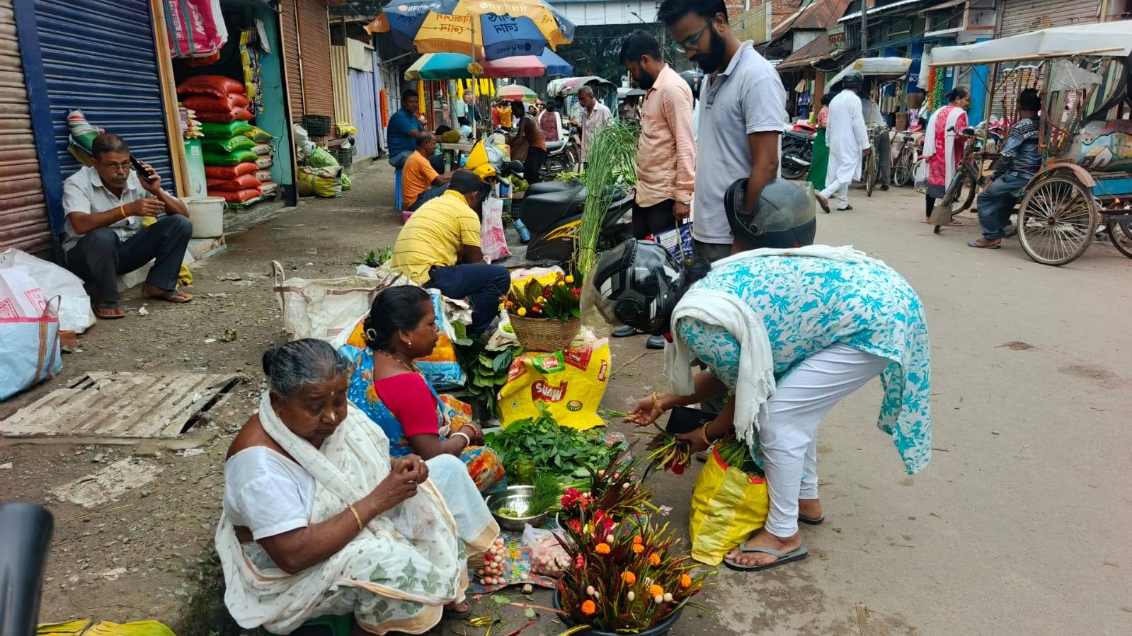 আগামীকাল বাঙালির ঐতিহ্যবাহী পারিবারিক উৎসব জামাই ষষ্ঠী। 