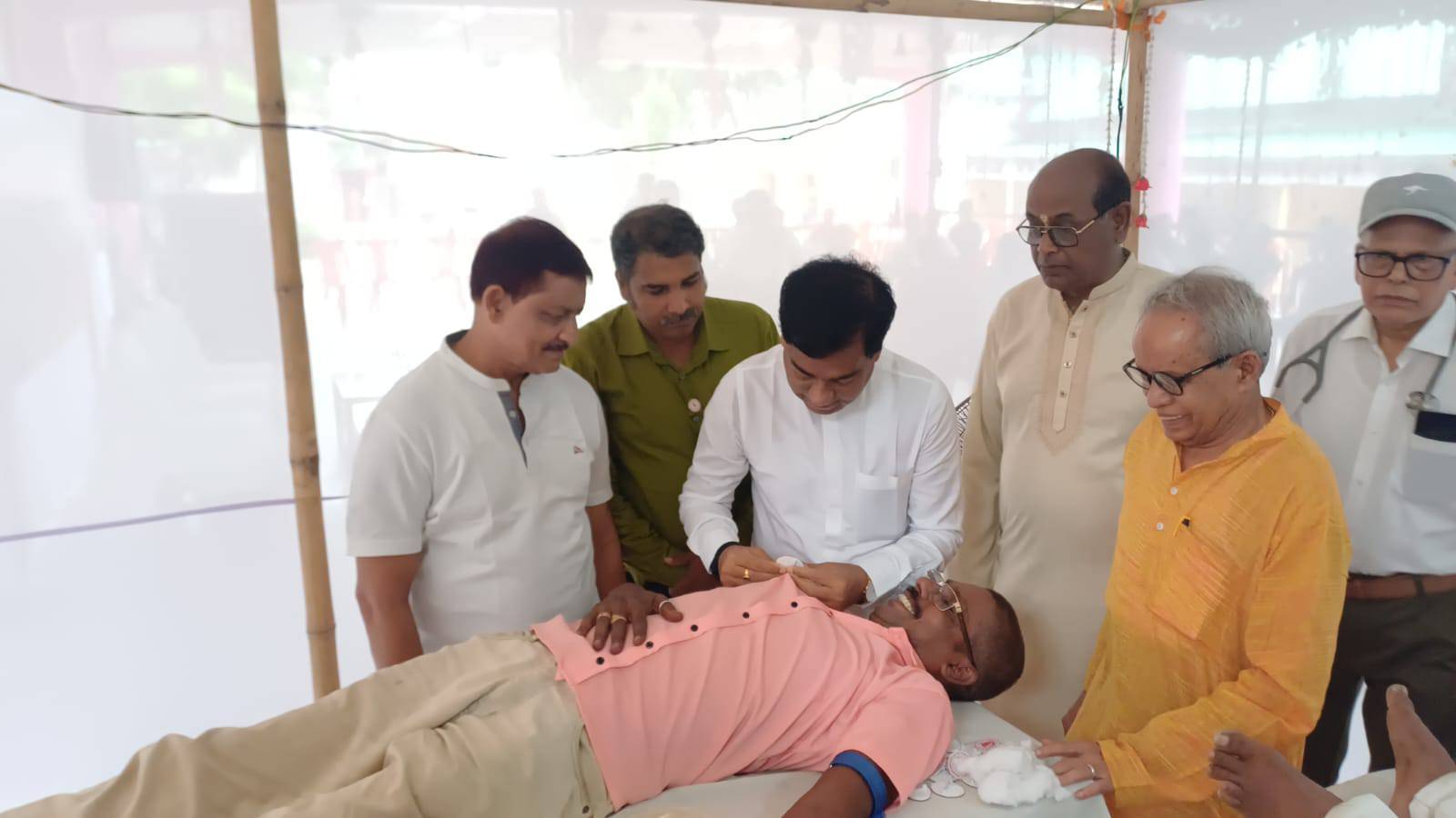 বনমালী পুর রামঠাকুর আশ্রমের উদ্যোগে মহন্ত মহারাজ ভবতোষ বন্দ্যোপাধ্যায় তিরুধাম দিবস উপলক্ষে আজ আশ্রম প্রাঙ্গনে এক রক্তদান উৎসবের আয়োজন করা হয়। 