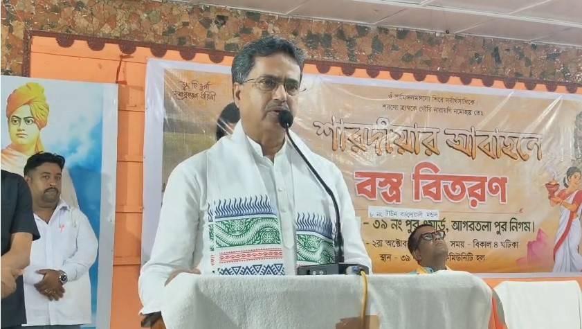 শুক্রবার নিজের বিধানসভা কেন্দ্রে এক অনুষ্ঠান মঞ্চ থেকে বিরোধীদের তীব্র আক্রমন করলেন মুখ্যমন্ত্রী অধ্যাপক ডাঃ মানিক সাহা ।