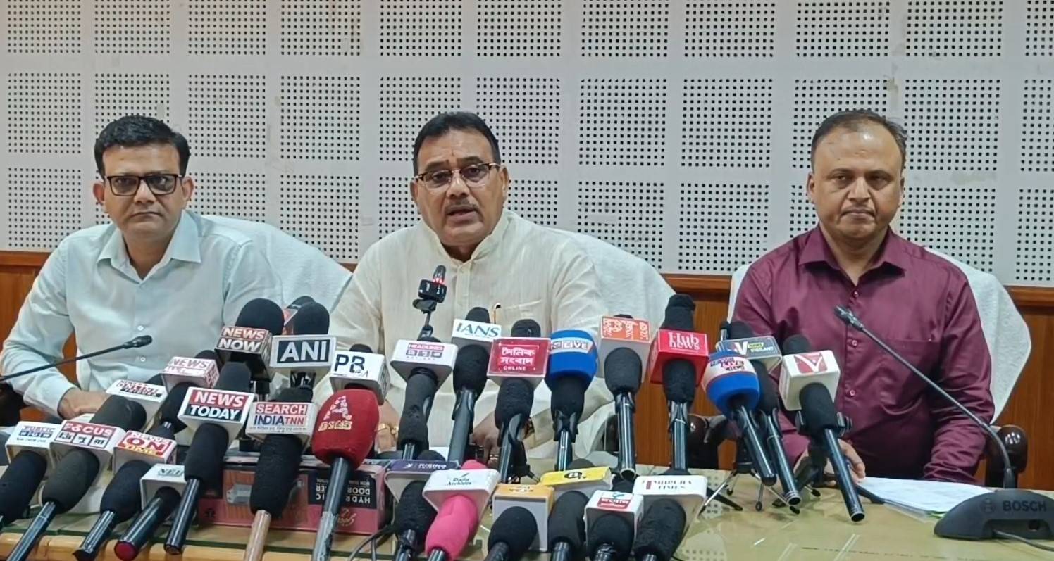 এবছর দুর্গা পুজো উপলক্ষে রাজ্য সরকারি কর্মচারিদের  জন্য রাজ্য সরকার ৩০০ টাকা পুজো  অনুদান বৃদ্ধি  করেছে 