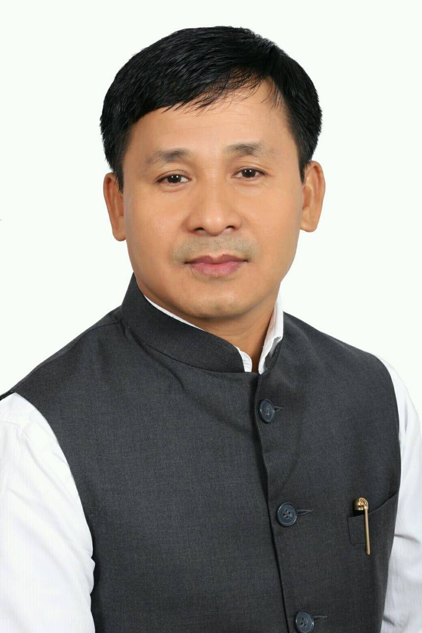 প্রাক্তন লোকসভা সাংসদ রেবতী ত্রিপুরা দীর্ঘ সাড়ে সাত বছরের সংসদীয়  দায়িত্ব পালন শেষে আবারও শিক্ষকতায় ফিরেছেন।