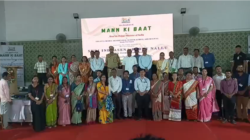 রাজ্যপাল ইন্দ্রসেনা রেড্ডি নাল্লু রবিবার খুমুলুং একলব্য মডেল আবাসিক বিদ্যালয়-এ প্রধানমন্ত্রী নরেন্দ্র মোদির 'মন কি বাত এর ১৩৫ তম পর্বের সরাসরি সম্প্রচার শোনেন