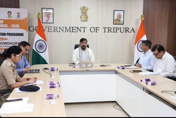 পরিবহনমন্ত্রী সুশান্ত চৌধুরী বলেছেন মানুষের জীবন রক্ষায় যাঁরা এগিয়ে আসেন, তাঁদের এই মানবিক দায়িত্ববোধ সমাজের জন্য অনুপ্রেরণা।