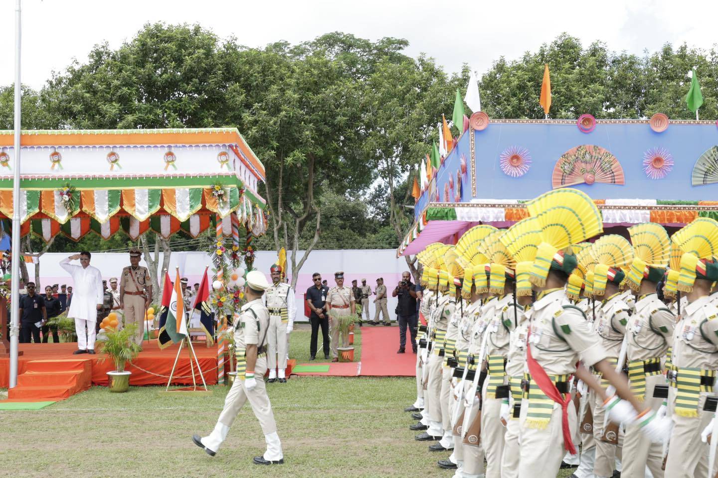 আজ দেশের ৭৯তম স্বাধীনতা দিবস। রাজ্যে বিভিন্ন অনুষ্ঠানের মধ্য দিয়ে স্বাধীনতা দিবস উদযাপন করা হয়।