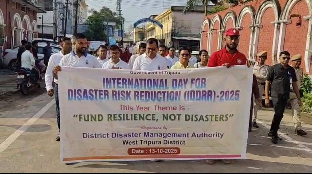 আন্তর্জাতিক দুর্যোগ ঝুঁকি হ্রাস দিবস উপলক্ষে আজ আগরতলায় এক সচেতনতামূলক র‍্যালি অনুষ্ঠিত হয়।