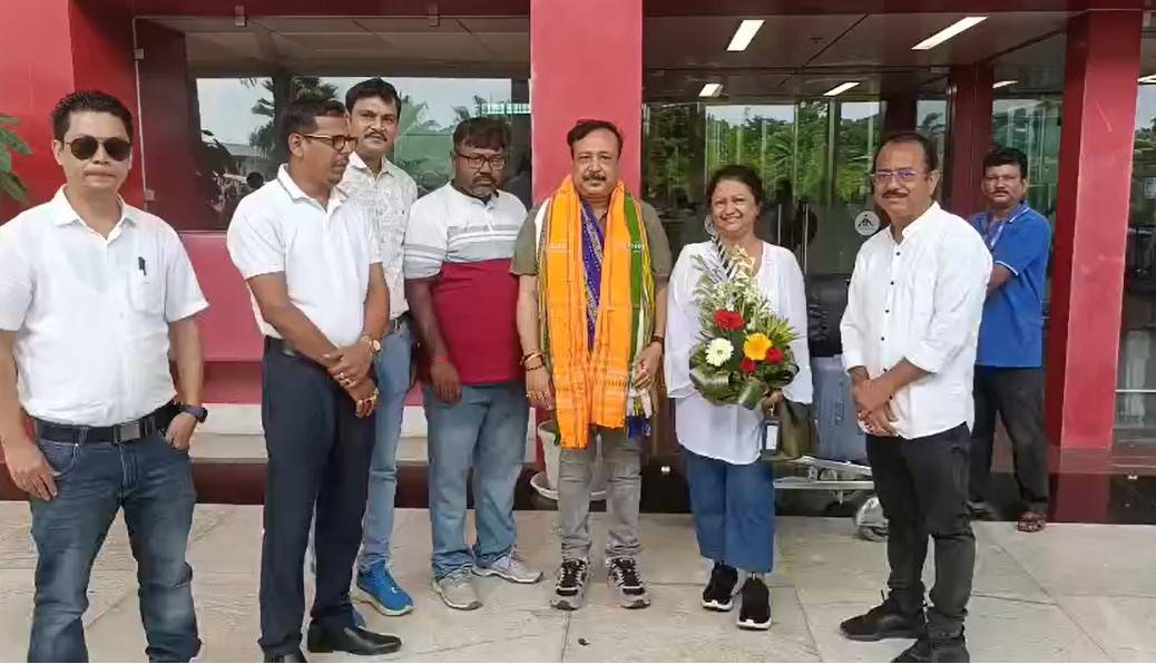 ফেডারেশন অব প্রেস ক্লাবস এর সর্বভারতীয় সহ-সভাপতির দায়িত্ব নিয়ে রাজ্যে ফিরলেন আগরতলা প্রেস ক্লাবের সভাপতি তথা হেডলাইনস ত্রিপুরা ন্যাশনালের এডিটর প্রণব সরকার।