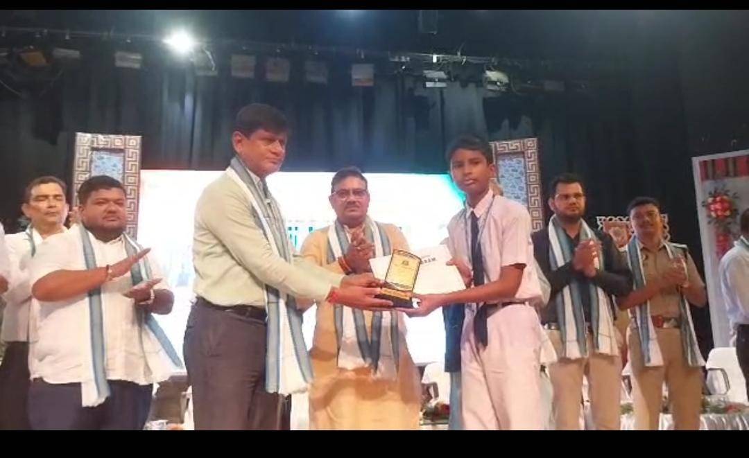 গোমতী জেলা প্রশাসনের উদ্যোগে শুক্রবার রাজর্ষি কলাক্ষেত্রে যথাযোগ্য মর্যাদায় পালিত হলো “বন্দে মাতরম”সঙ্গীতের-এর ১৫০ বছর পূর্তি উপলক্ষ্যে জেলা স্তরের উদ্‌যাপন অনুষ্ঠান।