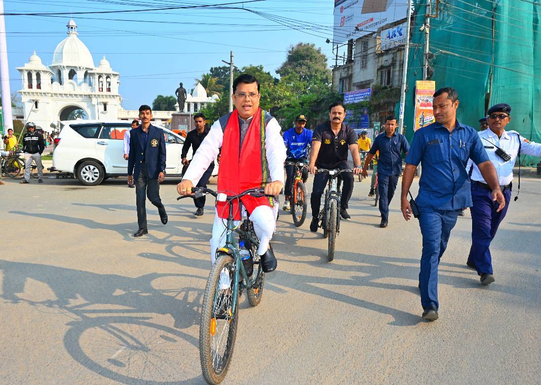 এনসিসি এলামনি এসোসিয়েশন ও ১৩ নং ত্রিপুরা এনসিসি ব্যাটেলিয়ান যৌথ উদ্যোগে সাইক্লোথন এবং ওয়াকাথনের মাধ্যমে এনসিসি দিবস উদযাপন করা হয়।