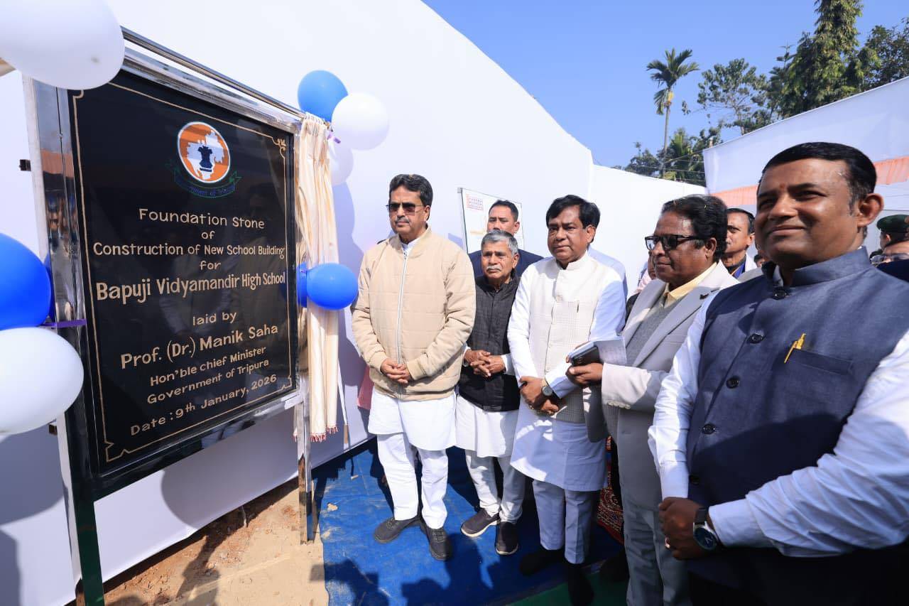 মুখ্যমন্ত্রী অধ্যাপক ডাঃ মানিক সাহা বলেছেন, শিক্ষা শুধু পাঠ্য বইয়ের মধ্যে সীমাবদ্ধ নয়, যে শিক্ষা মুল্যবোধ, বিকাশ ও জাতি গঠনের হাতিয়ার হিসাবে গড়ে উঠে সেটাই প্রকৃত শিক্ষা।