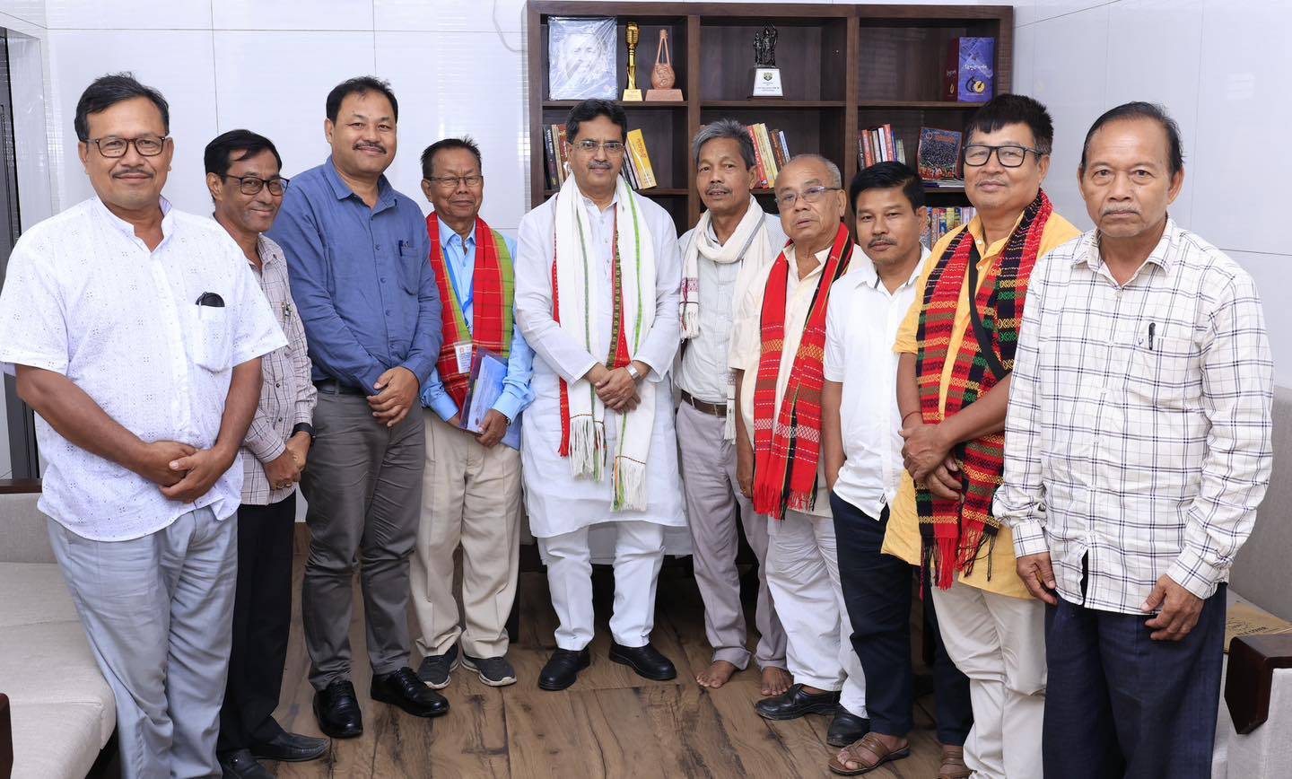 জনজাতি সমাজপতিদের এক প্রতিনিধি দল আজ রাজ্যের মুখ্যমন্ত্রী অধ্যাপক ডাঃ মানিক সাহার সাথে সাক্ষাৎ করেন।