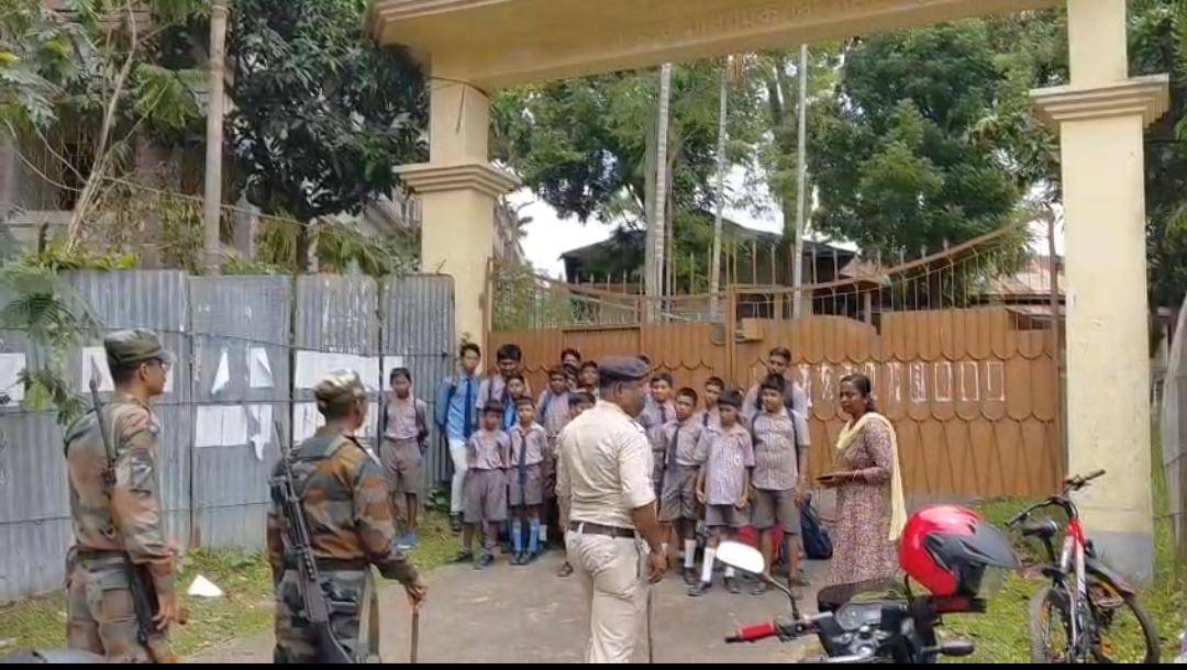 দক্ষিণ ত্রিপুরার সাব্রুম মহকুমার মনু বাজার এলাকার সাত চাঁদ থানার অন্তর্গত বাসিন্দা মধ্যবয়স্ক সাথী গোপ  গত মাসের ১৭ তারিখ চিকিৎসার নাম করে রেলে করে আগরতলার উদ্দেশ্যে রওনা হন। 