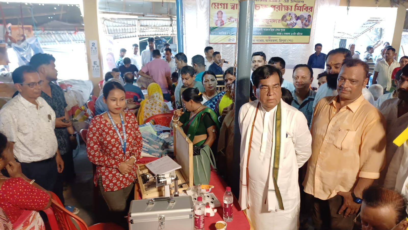 আগরতলার লেইক চৌমুহনী বাজার সমিতির উদ্যোগে অনুষ্ঠিত হলো এক মেগা চক্ষু ও স্বাস্থ্য শিবির। 