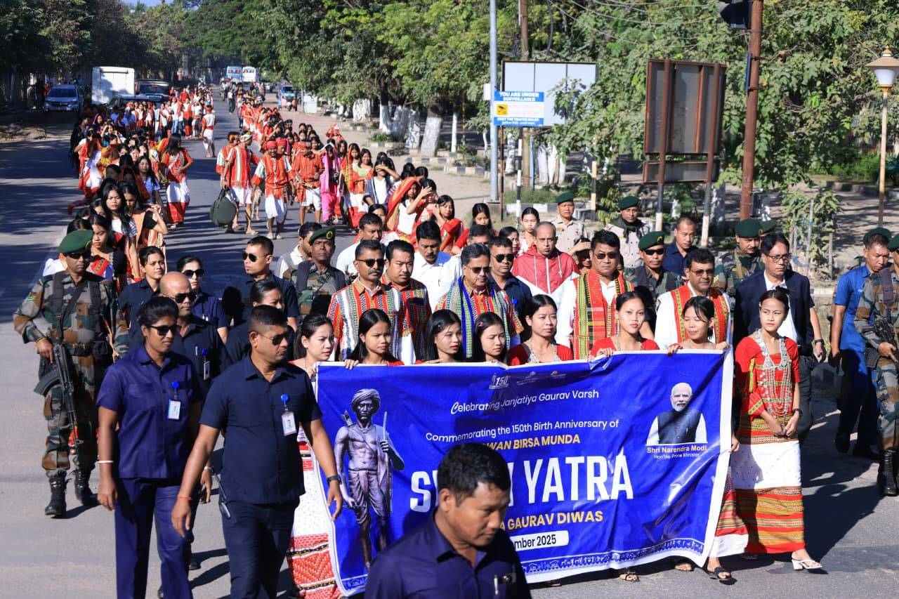 জনজাতীয় গৌরব দিবস উপলক্ষে আজ আগরতলা উমাকান্ত একাডেমী স্কুলের সামনে থেকে এক শোভাযাত্রার আয়োজন করা হয়।