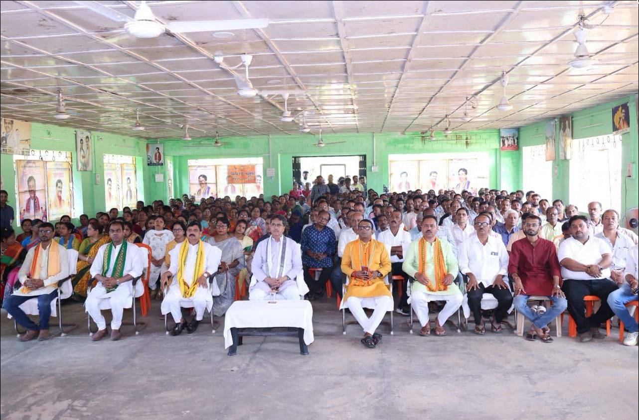 আজ টাউন বড়দোয়ালী কেন্দ্রে ৩৯নং ওয়ার্ডের অন্তর্গত ৪০নং বুথে প্রধানমন্ত্রী নরেন্দ্র মোদীর ‘মন কি বাত- এর ১৩৯ তম পর্ব শনেন মুখ্যমন্ত্রী অধ্যাপক ডাঃ মানিক সাহা। 