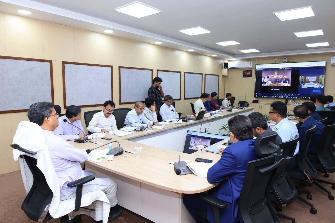 আগরতলার টিআইএফটির কনফারেন্স হলে ভার্চুয়াল মাধ্যমে মুখ্যমন্ত্রী সমীপেশুর পর্বের সূচনা করেন মুখ্যমন্ত্রী অধ্যাপক ডাঃ মানিক সাহা। 