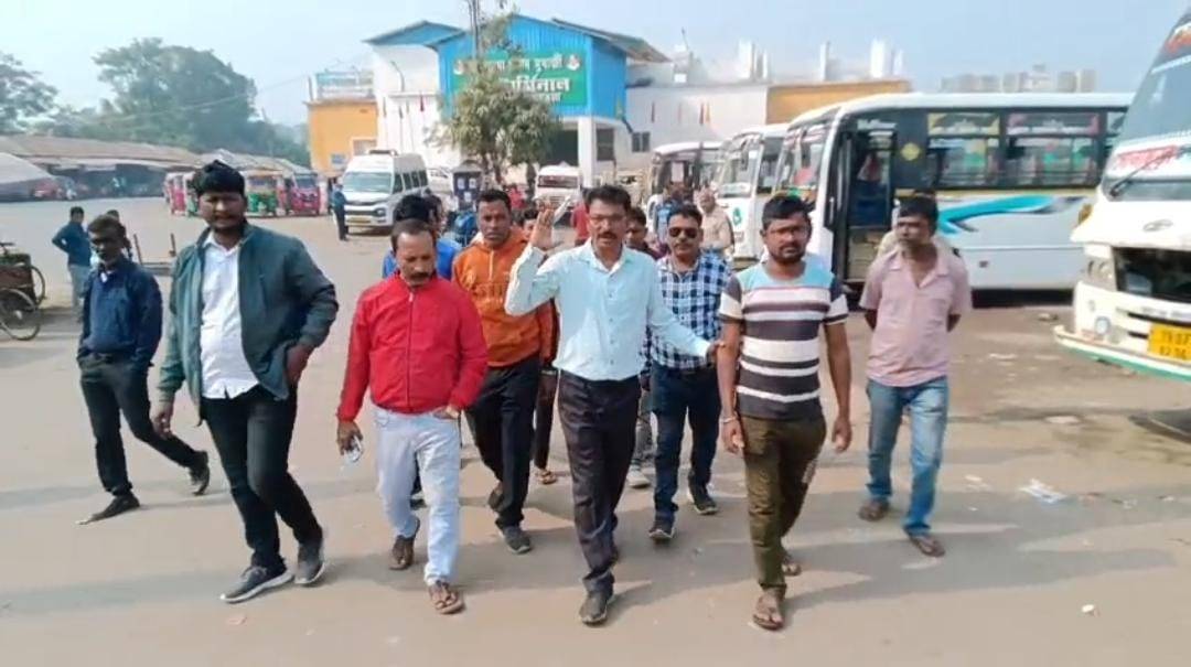 গতকাল চড়িলাম এলাকায় দুষ্কৃ*তিদের দ্বারা আ*ক্রান্ত ও আ*হত হয় রাজু দেবনাথ নামে এক বাস চালক। 