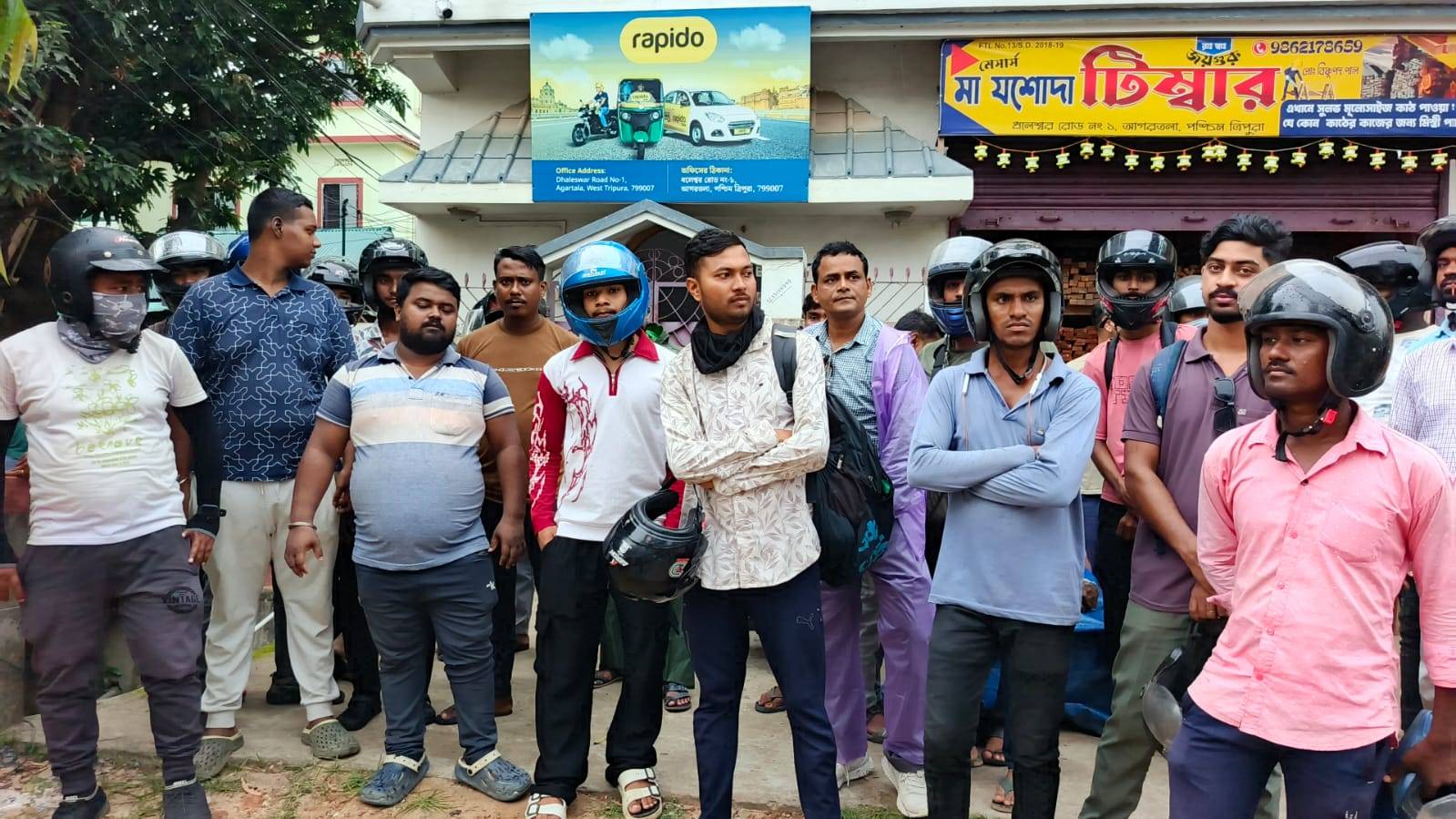 অ্যাপভিত্তিক যাতায়াত পরিষেবা রেপিডোর ‘বাইক বুস্ট’ পরিষেবার বিরুদ্ধে ক্ষোভে ফেটে পড়লেন সংস্থার বাইক চালকরা। 