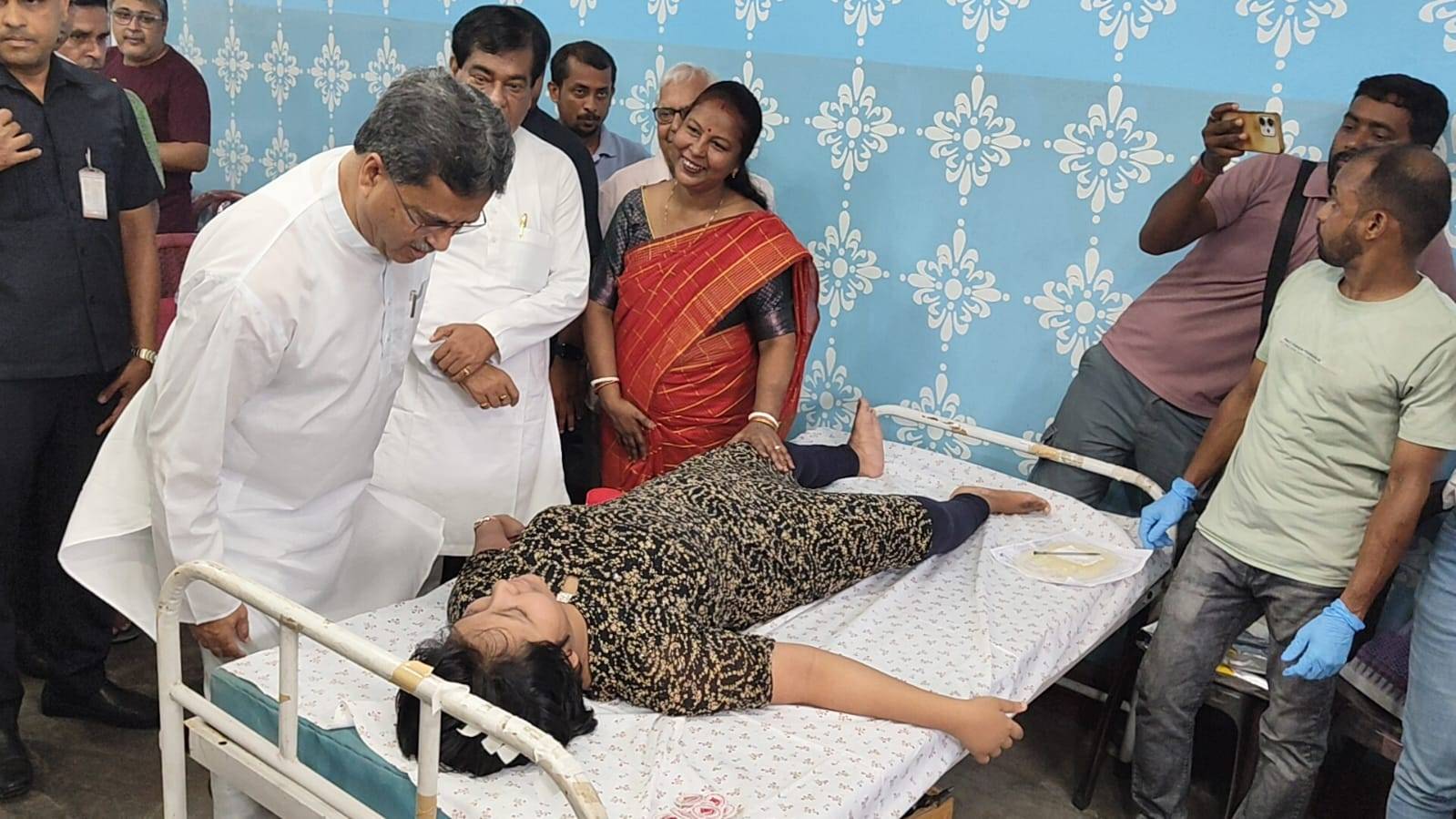 মুখ্যমন্ত্রী অধ্যাপক ডাঃ মানিক সাহা বলেছেন, হাসপাতালের ব্লাড ব্যাংকে রক্ত স্বল্পতা মেটানোর ক্ষেত্রে স্বেচ্ছা রক্তদানের বিকল্প নেই।