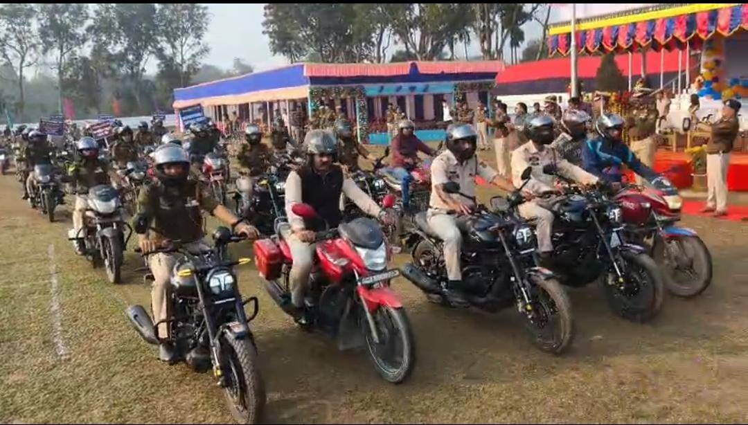 পুলিশ সপ্তাহ উপলক্ষে নারী ও শিশুদের বি*রুদ্ধে অ*পরাধ বিষয়ক সচেতন করার লক্ষ্যে আজ এক বাইক রেলির আয়োজন করা হয়। 