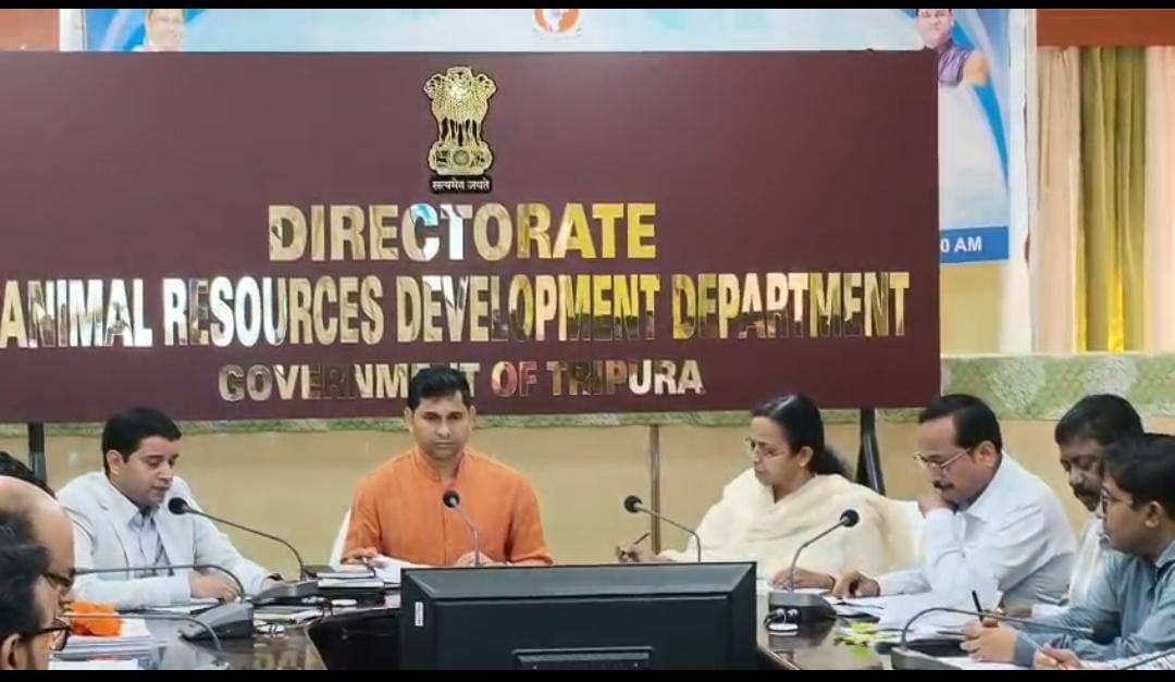 প্রাণী সম্পদ বিকাশ মন্ত্রী সুধাংশু দাসের পৌরহিত্যে আজ দপ্তরের কনফারেন্স হলে এক পর্যালোচনা বৈঠক অনুষ্ঠিত হয়। 