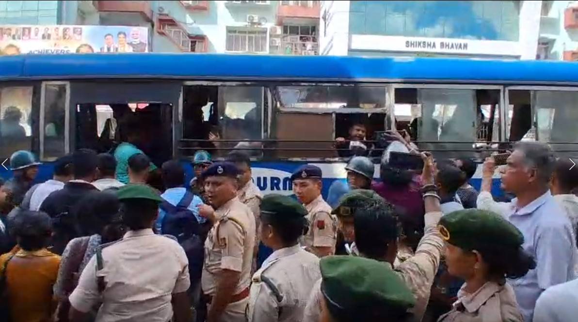 ২০২৪ সালে TET-1 ও TET-2 উত্তীর্ণ ১৮৫৬ জন চাকরিপ্রার্থীর একযোগে নিয়োগের দাবিতে ফের সরব হলেন বেকার যুবক-যুবতীরা। 
