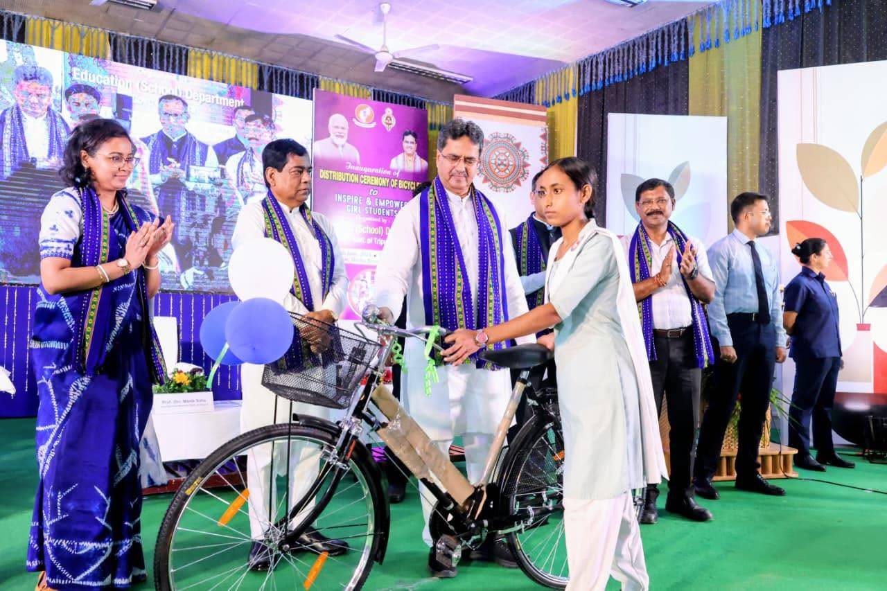 মুখ্যমন্ত্রী অধ্যাপক ডাঃ মানিক সাহা বলেছেন, মেয়েদের শিক্ষার প্রসারে রাজ্য সরকার সব ধরনের উদ্যোগ নিয়েছে। 