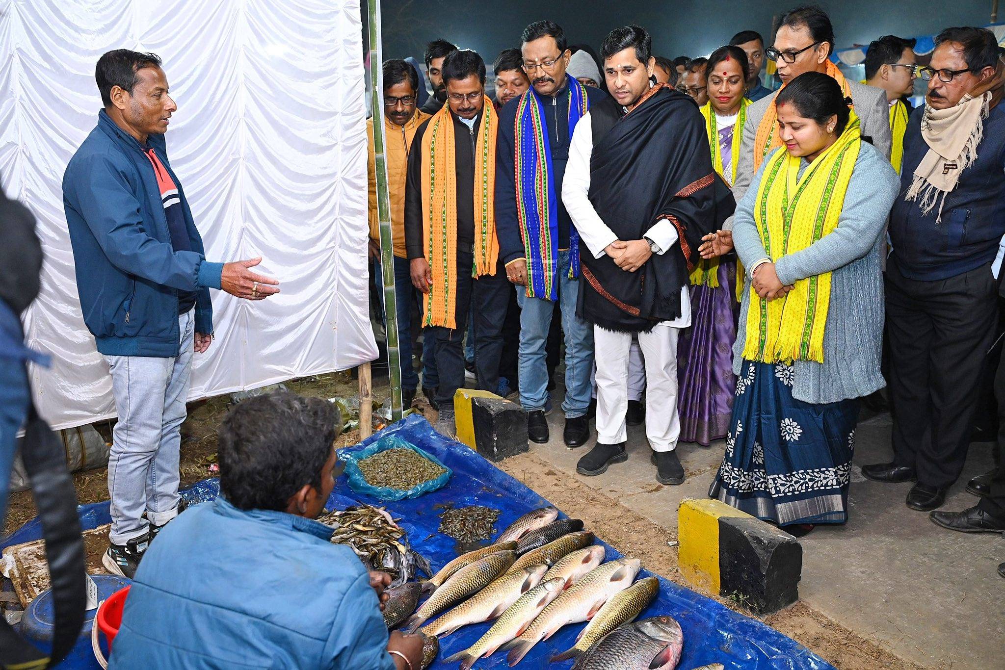 মৎস্য মন্ত্রী সুধাংশু দাস বলেছেন রাজ্যে মাছের ব্যাপক চাহিদা রয়েছে এবং এই চাহিদা পূরণে সরকার সক্রিয়ভাবে কাজ করছে। 