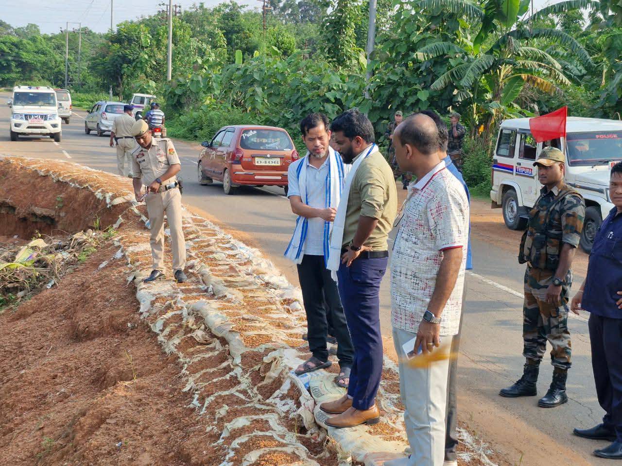 জোলাইবাড়ী বিধানসভা কেন্দ্রের সার্বিক উন্নয়নে কাজ করে যাচ্ছেন মন্ত্রী শুক্লাচরন নোয়াতিয়া।  